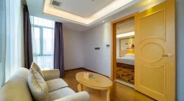 Двухместный люкс Deluxe Vienna International Hotel (Huaihua City Government Square Store)