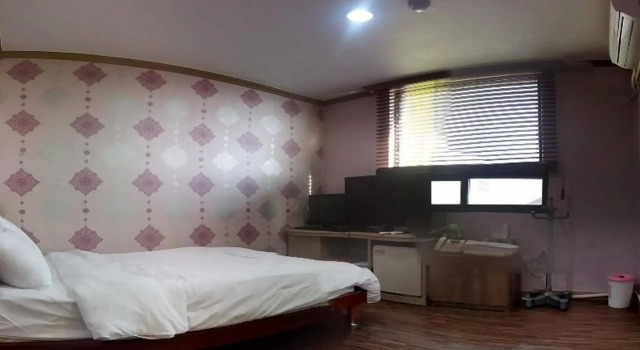 Queen Motel
