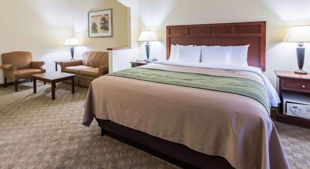Двухместный люкс Baymont Inn & Suites by Wyndham Glen Rose