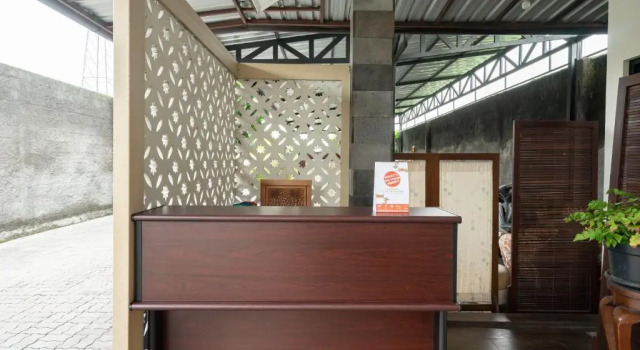 OYO 2347 Griya Patran Near RS Queen Latifa, Book Hotel Baturetno 
