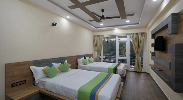Двухместный номер Deluxe Treebo Sky Vista Suites with Hill View