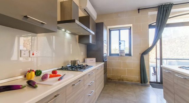 Ta'Siku Gozitan villa + Pool & hot tub, Rezerwuj Willa Xaghra Gozo