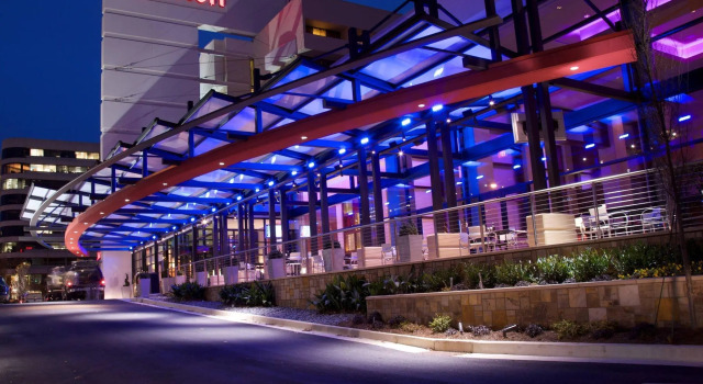 Кровать в общем номере Wyndham Atlanta Buckhead Hotel & Conference Center