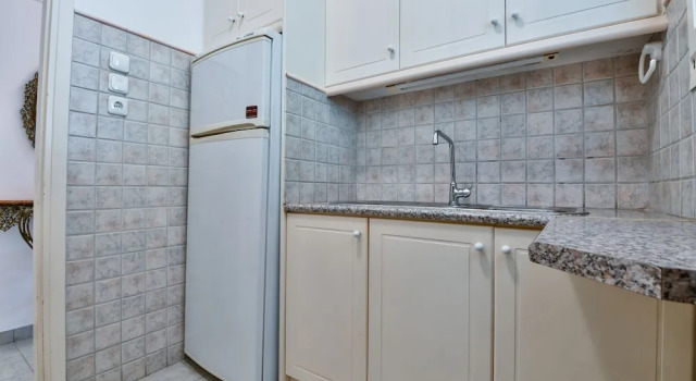 Апартаменты Groovy Apartment by the Sea with Garden