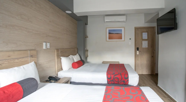 Четырёхместный номер Hotel Roble
