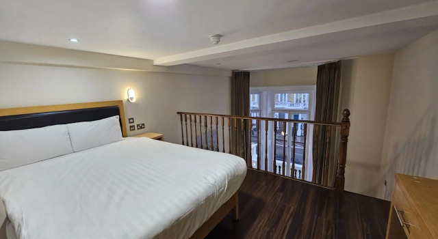 Cromwell Crown Hotel