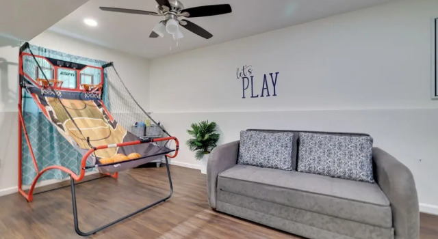 2 Game Rooms! Family Poconos Home 9 Mi to Slopes, Rezerwuj Dom wakacyjny Pocono Summit Pensylwania