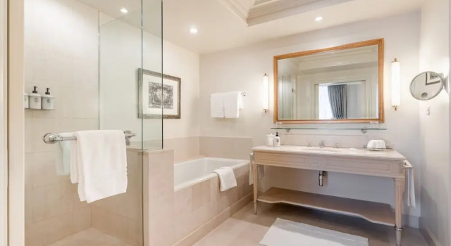 Двухместный номер Premier Four Seasons Hotel des Bergues Geneva