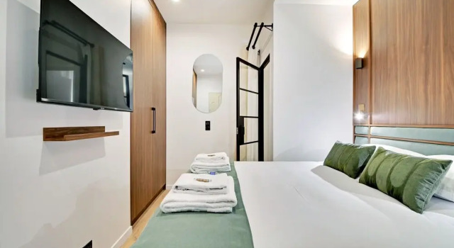 Chic and Spacious Apartment in the Heart of Paris, Забронировать Апартаменты/квартира Париж Иль-де-Франс, рядом с Гран Бульвар