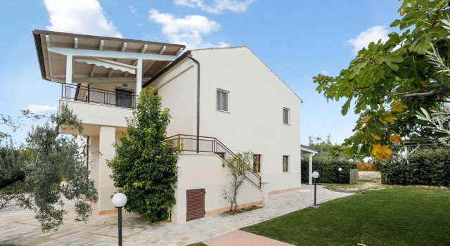 Villa With 5 Bedrooms in Provincia di Ascoli Piceno, With Wonderful sea View, Private Pool, Furnished Garden, Забронировать Вилла Коттеджи Побережья Марок, Коттедж