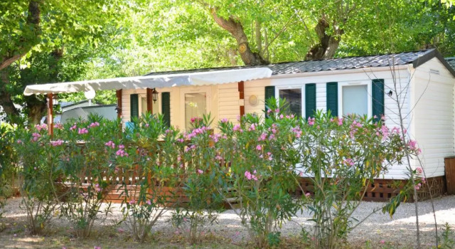 Camping les Fouguières, Rezerwuj Pole kempingowe Kempingi i glamping w Green Provence, Pole kempingowe