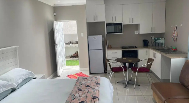 Hidden Bliss Guesthouse, Забронировать Отель Отели Гонуби с парковкой, Парковка