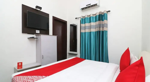 OYO 23414 Jauhari Guest House, Забронировать Гостевой дом Отели Аллахабад с парковкой, Парковка
