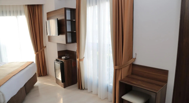Полулюкс Hotel Paris Prestige