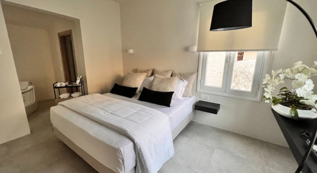 Полулюкс Perla Coco Jacuzzi Suites