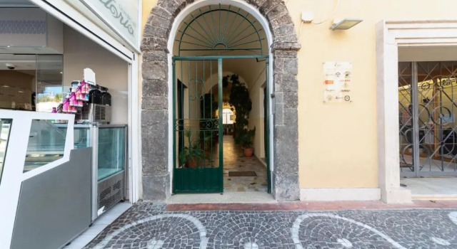 B&B La Piazzetta, Buchen Sie Bed & Breakfast Ischia Ischia, in der Nähe von Strand Pescatori