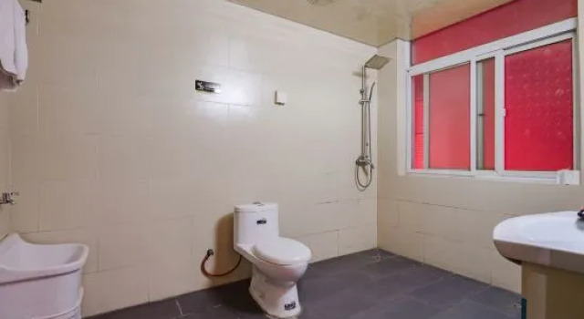 Xianglong Business Hotel (Xinyang Railway Station Tianrun Plaza)