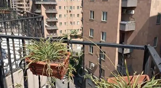 Loft Home in City Center, Забронировать Отель Отели Еревана с парковкой, рядом с Площадь Республики, Парковка