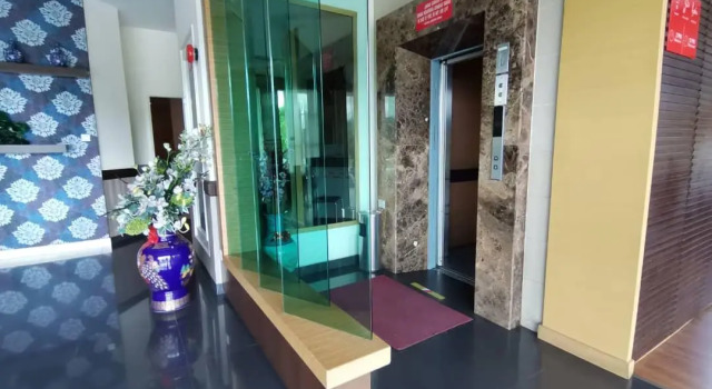 Grand Eastern Hotel Sdn Bhd ( 877519-A ), Boek Hotel Goedkope hotels in Borneo