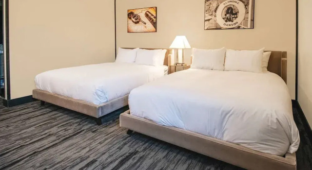 Четырёхместный номер Premium Midnight Sun, a Coast Hotel
