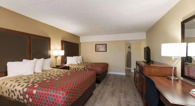 Четырёхместный номер Standard Kings House Motor Hotel, a Dazzler Select by Wyndham