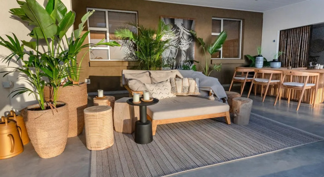 Relax in Style at this Stunning Villa in Camps Bay, Cape Town, Забронировать Вилла Коттеджи Cape Peninsula, Коттедж