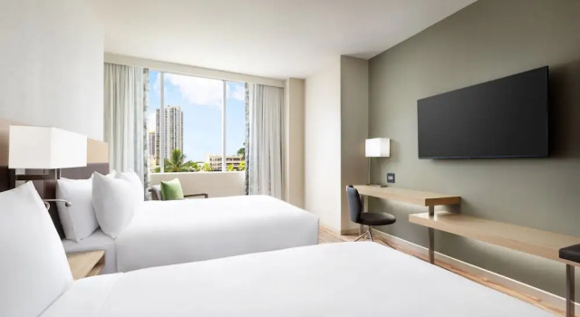 Четырёхместный номер Standard AC Hotel by Marriott Honolulu