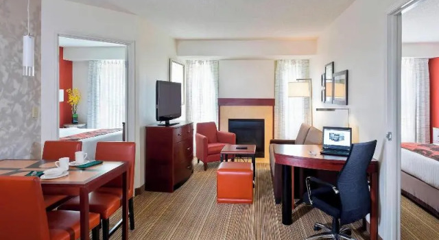 Четырёхместный люкс Residence Inn Lansing West