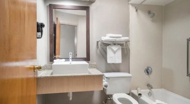 Четырёхместный номер Deluxe Red Roof Inn & Suites Jacksonville, NC