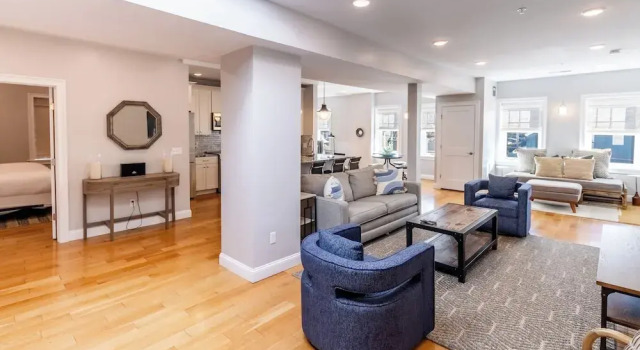 Апартаменты Luxury The Newport Lofts - 364 Thames Street