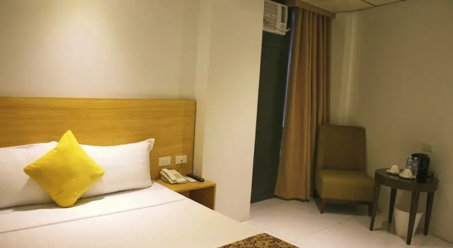 Номер Standard LuxeLite Suites Pasay