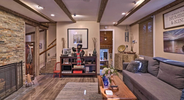 Cozy, Pet-friendly Mtn Cabin: 1 Mi to Lake Gregory, Reservar Hotel Crestline San Bernardino Mountains