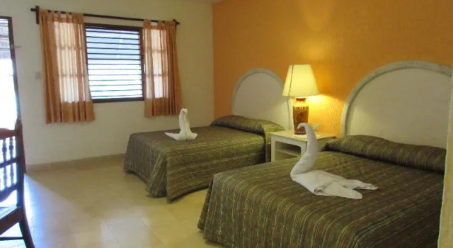 Трёхместный номер Standard с балконом Hotel Villas Chicanna