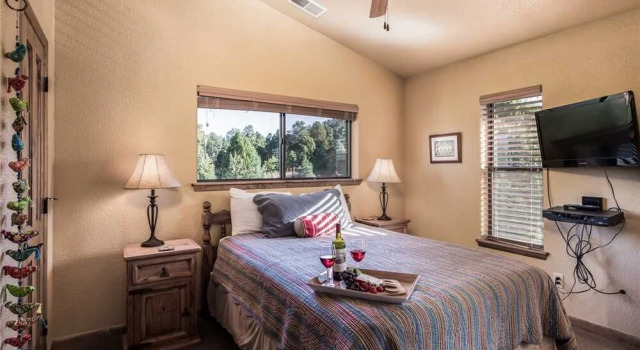 Casa Wildwood, 4 Bedrooms, Sleeps 8, Air Hockey, Ping Pong, Hot Tub, Varaa Hotelli Hotellit New Mexico pysäköinnillä, Pysäköinti