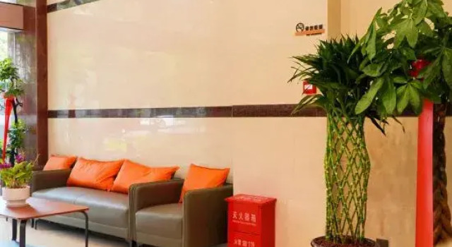 Heng Xin Business Hotel, Rezerwuj Hotel Hotele w Baoshan z parkingiem, Parking