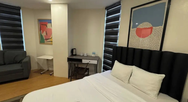Номер Deluxe The Circuit Manor Hotel near Ayala Malls Circuit