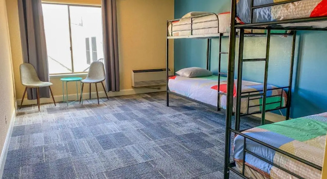Кровать в общем номере Samesun San Francisco