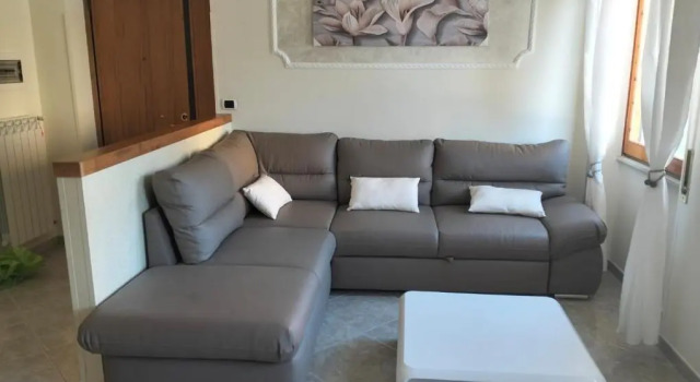 Superbe Appartement de 5 pièces avec 3 grandes chambres situé dans un jolie village, Buchen Sie Ferienwohnung Montefalcione Irpinia