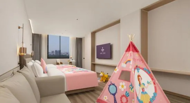 Семейный тент Elong hotel(Guilin  Elephant Trunk Hill Scenic Area  Railway Station Branch)