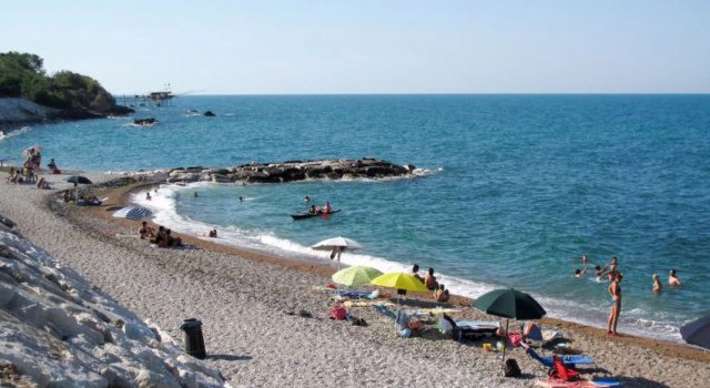 Borgo Agrituristico Il Pino (ONA200), Prenota Hotel Hotel a Abruzzo con parcheggio, Parcheggio