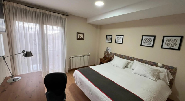 Hostal la Colmena, Забронировать Отель Виколосано 