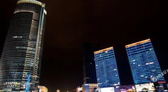 Люкс Business Kunming Jiaoyuan Hotel (Tongde Plaza Baiyun Road Subway Station)