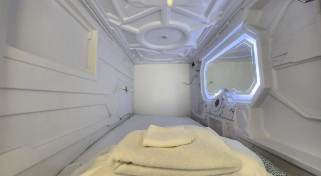 Кровать в общем номере (женский номер) U Street Capsule Hostel