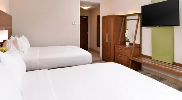 Четырёхместный номер Standard Holiday Inn Express & Suites Trinity by IHG