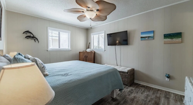 Sea Spot - Waterfront! Enjoy Dinner On The Deck And Naps In The Shaded Hammocks 3 Bedroom Home by RedAwning