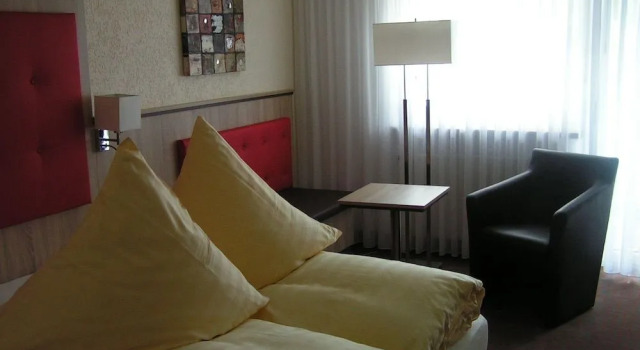 Dreispitz -B&B-Hotel Garni, Prenota Hotel Hotel a Taunus con piscina, Piscina