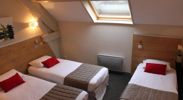 Трёхместный номер Standard LOGIS Hôtel & Restaurant - Le Manoir de Gavrelle