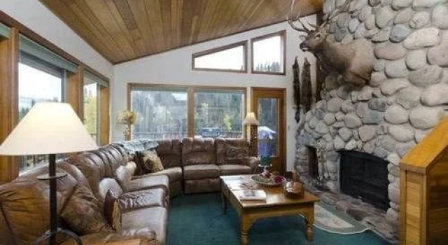 Hunters Hideaway, Забронировать Отель Стимбот-Спрингс Колорадо, рядом с Ботанический парк «Ямпа-Ривер»
