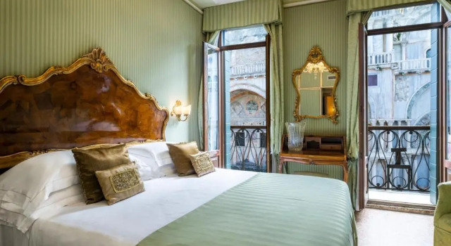 Люкс с видом на St.Mark Hotel Concordia