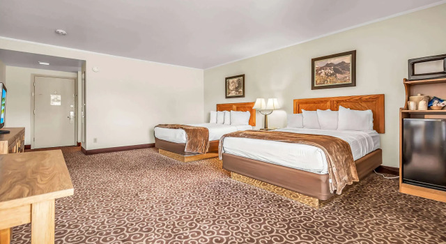 Red Arrow Inn & Suites, a Travelodge by Wyndham, Забронировать Отель Отели Монтроуз с парковкой, Парковка
